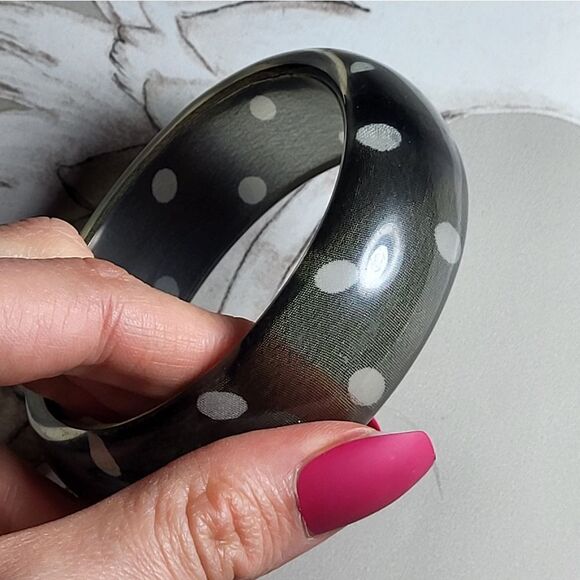 Vintage Black and White Polka Dot Resin Bangle Bracelet - Picture 3 of 6